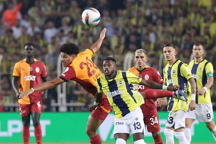 SON DAKİKA DERBİ HABERLERİ: Dev derbi biter bitmez Mert Hakan Yandaş’tan olay hareket! Sahanın ortasında bekledi ve…