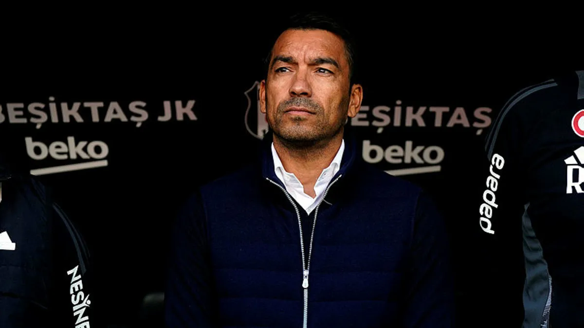 Giovanni van Bronckhorst, Galatasaray’a karşı ilk peşinde! Giovanni van Bronckhorst, Galatasaray’a karşı ilk peşinde!