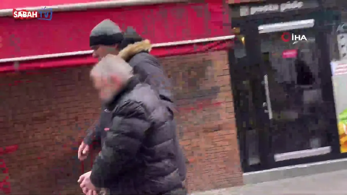 Sahte altını bozdurmaya çalışırken yakayı ele verdi | Video videosunu izle Sahte altını bozdurmaya çalışırken yakayı ele verdi | Video videosunu izle