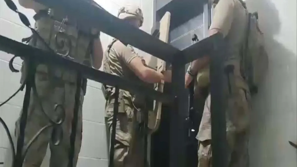 İzmir merkezli 4 ilde eş zamanlı yasa dışı bahis operasyonu: 19 şüpheli yakalandı! İzmir merkezli 4 ilde eş zamanlı yasa dışı bahis operasyonu: 19 şüpheli yakalandı!