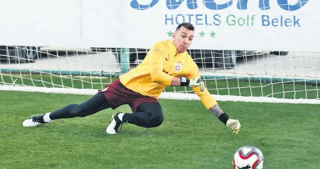 Muslera dönüyor