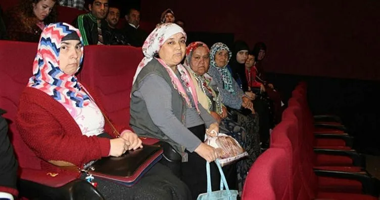 Engelli öğrenciler, ilk defa sinemada film izledi