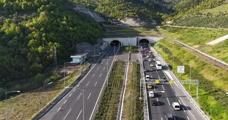 Otoyollarda Kurban Bayramı trafiği! 21 milyon 67 bin araç geçti