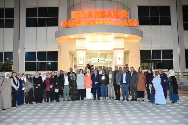 ak-partili-belediyeden-diyarbakir-annelerine-iftar-1649922422597.jpg