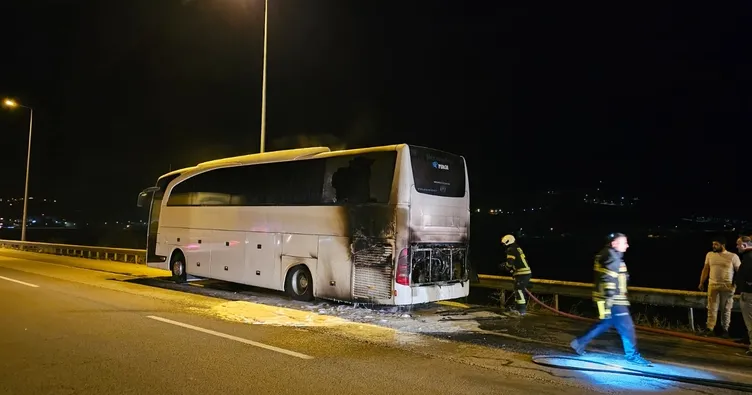 Turistleri taşıyan yolcu otobüsü yandı