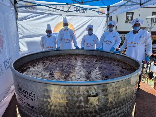6-bin-840-litre-kuru-fasulye-pisirildi-guinness-rekorlar-kitabina-girdi-1787404641897.jpg