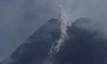 Merapi Yanardağı’nda üst üste patlama!