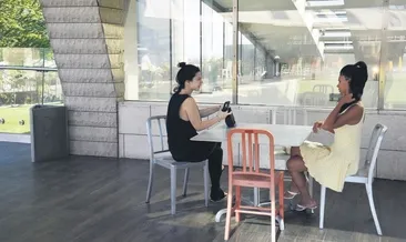 ‘Yanımda arkadaşım var konuşamam’