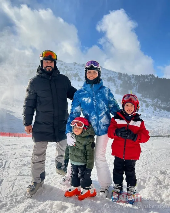 Burak Özçivit ve Fahriye Evcen çiftinin kayak keyfi! Oğulları Karan ve Kerem ile içleri ısıttılar