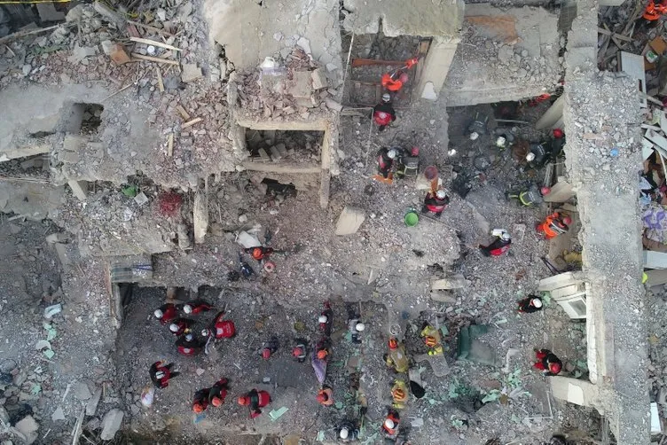 Türkiye’yi yasa boğan Elazığ depreminde devam eden enkaz çalışmaları havadan görüntülendi