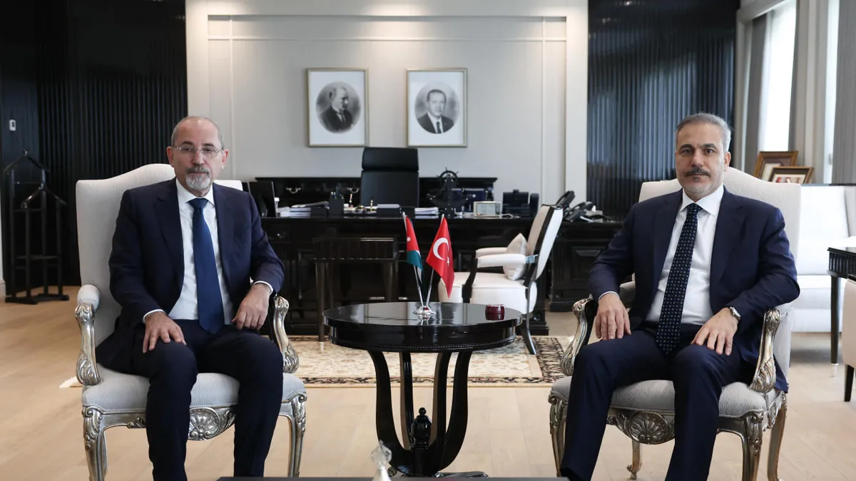 Bakan Fidan Ürdünlü mevkidaşı ile telefonda görüştü!