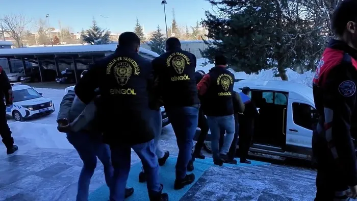bingol-merkezli-change-arac-operasyonu-4-tutuklamasuphelilere-ait-hesaplarda-294-milyon-895-bin-tl-tutarinda-s-1769501558973.jpg