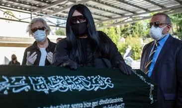 Diva Bülent Ersoy annesine böyle veda etti… Sanatçı dostu Gülben Ergen yalnız bırakmadı!