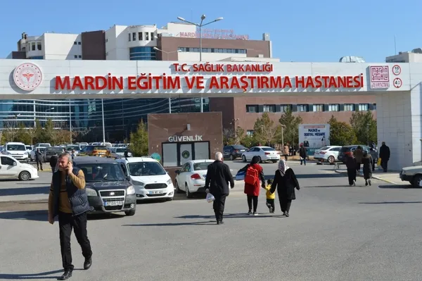 depremzede-yarali-ogrenciler-hastanede-egitime-basladi-1676891808153.jpg