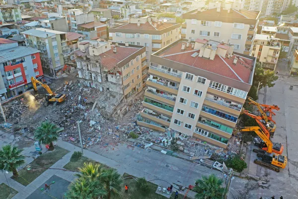 SON DAKİKA | İzmir depreminde yıkılmıştı... Depremde yerle bir olan Barış Sitesi hakkında çarpıcı gerçekler!