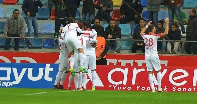 Antalyaspor ilk galibiyetini aldı
