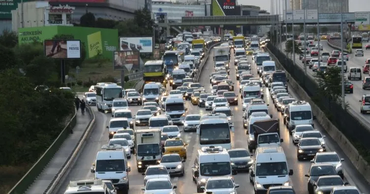 İstanbul haftaya trafikle başladı: Yoğunluk yüzde 60’a kadar çıktı!