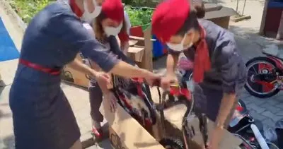 THY kabin memurları, Kurban Bayram’ında 100 çocuğa bisiklet hediye etti