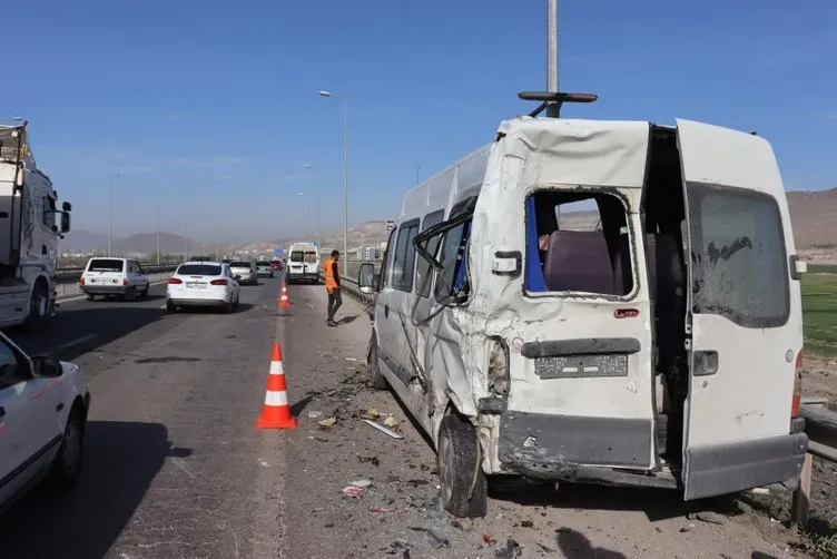 Kayseri’de zincirleme kaza! Kamyon servis minibüslerine çarptı: Yaralılar var!