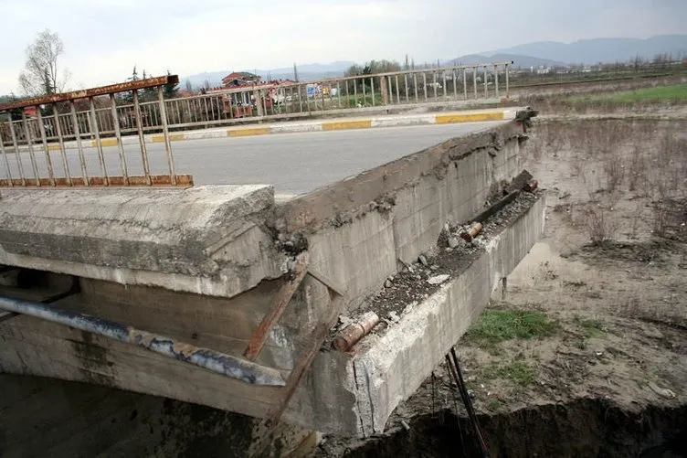 Zonguldak’ta köprü çöktü