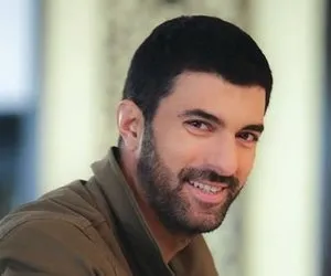 Engin Akyürek'in kardeşini gören gözlerine inanamadı!