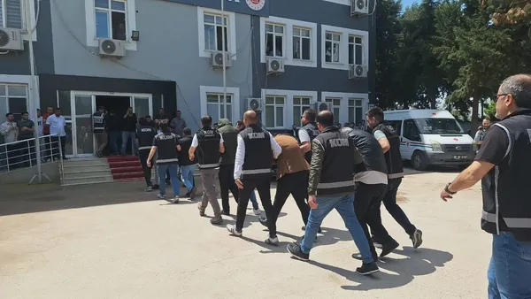 halfetide-buyuk-operasyon-eski-belediye-baskani-dahil-29-tutuklama-1777355714506.jpg
