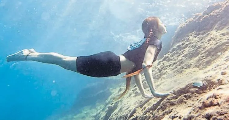 Su altında yoga
