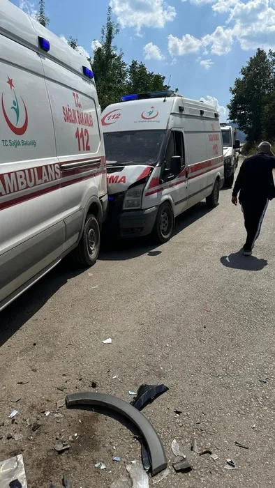 Bursa’da iki ambulans kamyonetle çarpıştı: 7 yaralı var!