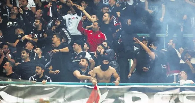 Türk taraftarlara eziyet