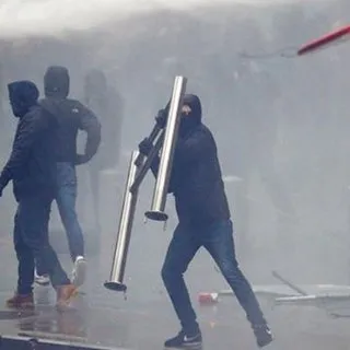 Brüksel'de göç karşıtı gruba polis müdahalesi
