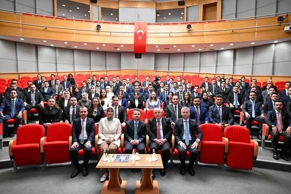 bakan-gurlekten-kaymakam-adaylarina-kritik-mesaj-o-muhurle-attiginiz-imza-sizin-degil-devletindir-1786459127725.jpg