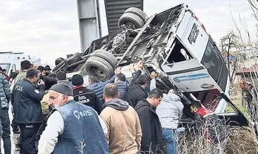 Yolcu otobüsü üst geçide çarptı: 5 ölü, 14 yaralı