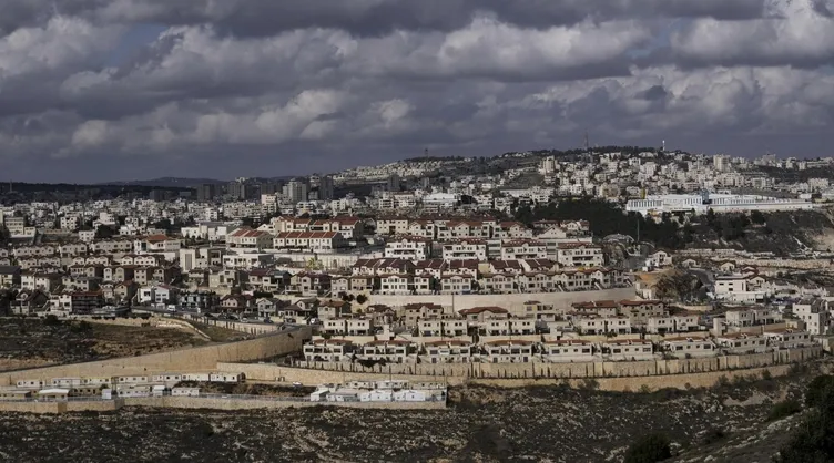 Gazze’den sonra hedef Batı Şeria: Siyonistler yeni bir işgal harekatına hazırlanıyor! Filistinliler yeniden göç ettirilecek