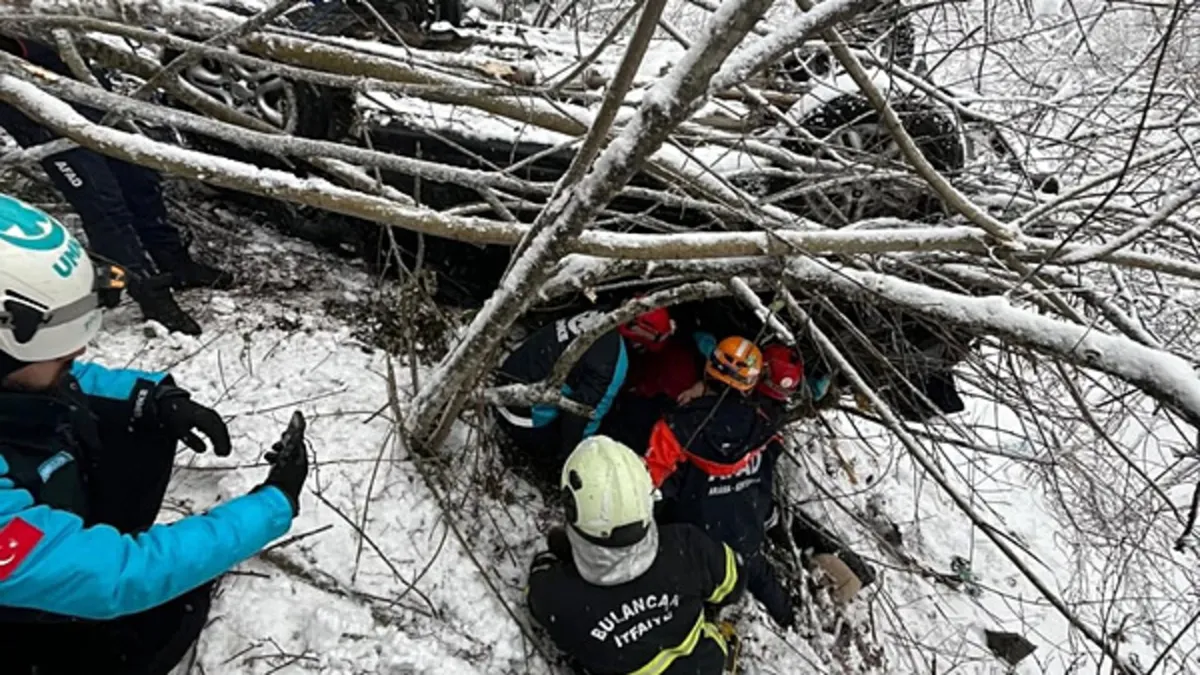 Giresun’da kontrolden çıkan araç uçurumdan yuvarlandı: 6 yaralı! Giresun’da kontrolden çıkan araç uçurumdan yuvarlandı: 6 yaralı!
