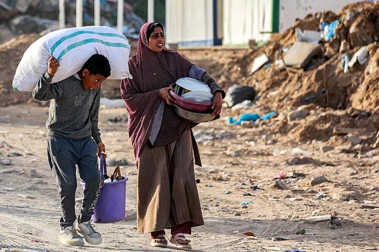 İsrail ve ABD iki koldan saldırıyor! Evler ateşe verildi: Bütün gücümüzle saldıracağız!