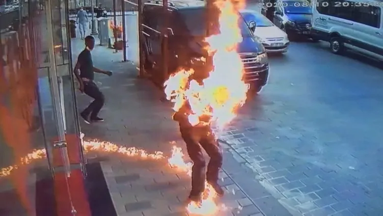 İstanbul’un göbeğinde dehşet anları! Sokak ortasında canlı canlı yaktı