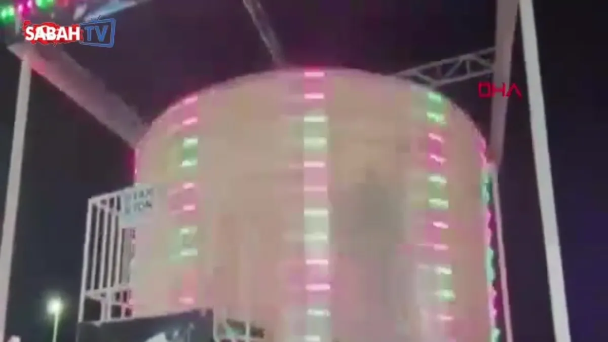 Lunaparkta, ‘Sıfır yer çekimi’ adlı eğlence aletinden fırladığı anlar kamerada videosunu izle Lunaparkta, ‘Sıfır yer çekimi’ adlı eğlence aletinden fırladığı anlar kamerada videosunu izle