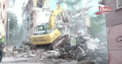Eskişehir’de, 2 inşaat arasındaki 3 katlı kerpiç bina çöktü | Video