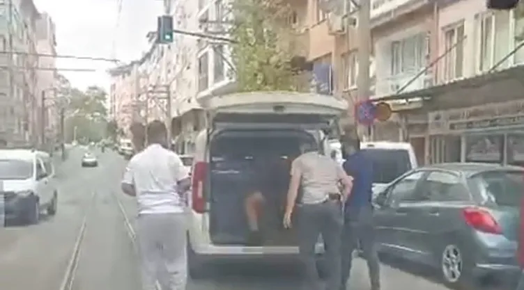 Kapkaç yaptılar: İç çamaşırlarıyla yakalandılar!