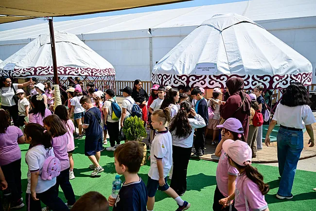 sifir-atik-festivali-etkinlikleri-ucuncu-gununde-devam-ediyor-ailelerden-ve-genclerden-yogun-ilgi-1780740849640.jpeg Sıfır Atık Festivali etkinlikleri üçüncü gününde devam ediyor! Ailelerden ve gençlerden yoğun ilgi…