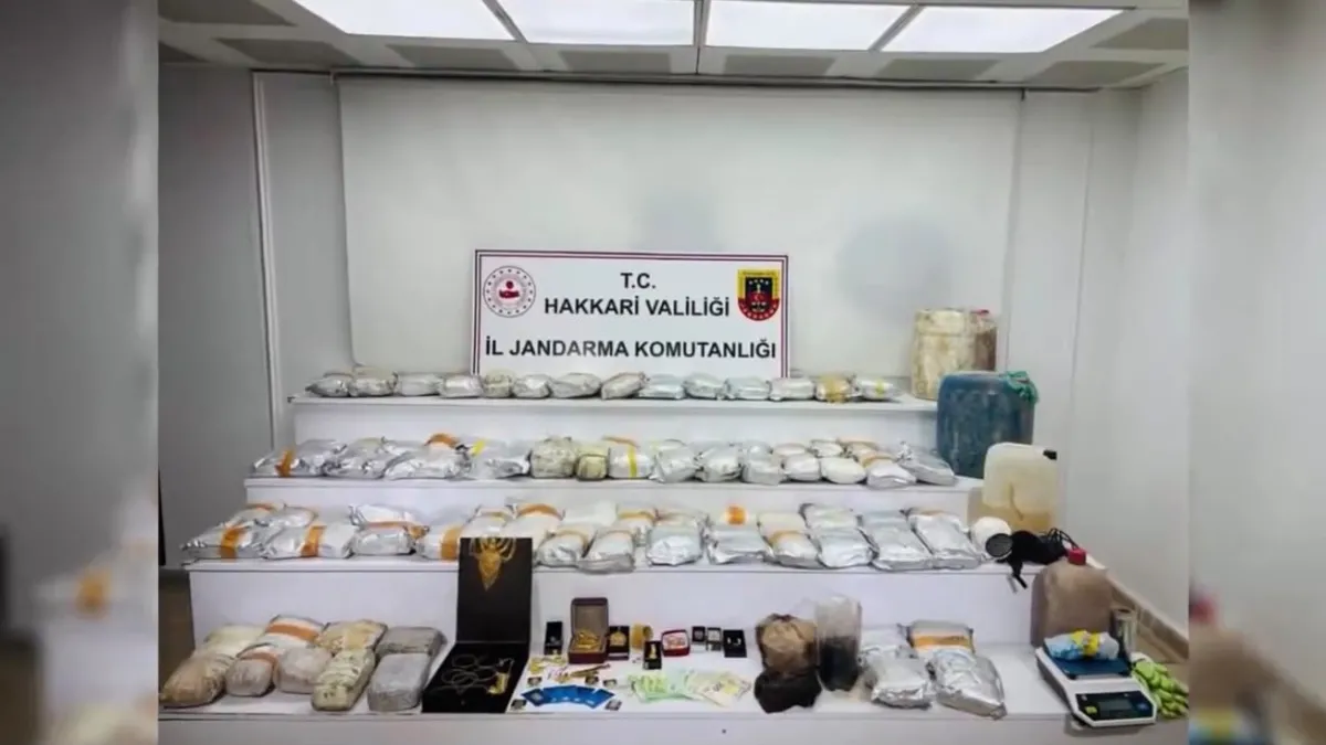 Hakkari’de 626 kilogram uyuşturucu madde ele geçirildi: 4 şüpheli yakalandı Hakkari’de 626 kilogram uyuşturucu madde ele geçirildi: 4 şüpheli yakalandı