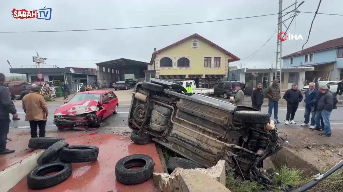 2 iki araç çarpıştı: Savrulan hafif ticari araç evin duvarını yıktı, 1 yaralı | Video videosunu izle 2 iki araç çarpıştı: Savrulan hafif ticari araç evin duvarını yıktı, 1 yaralı | Video videosunu izle