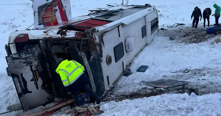 Ağrı’da buzlanma nedeniyle otobüs devrildi: 11 yaralı