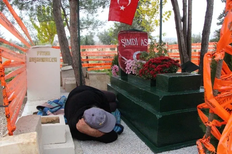 9 aydır kazada ölen oğlunun mezarında yaşıyor
