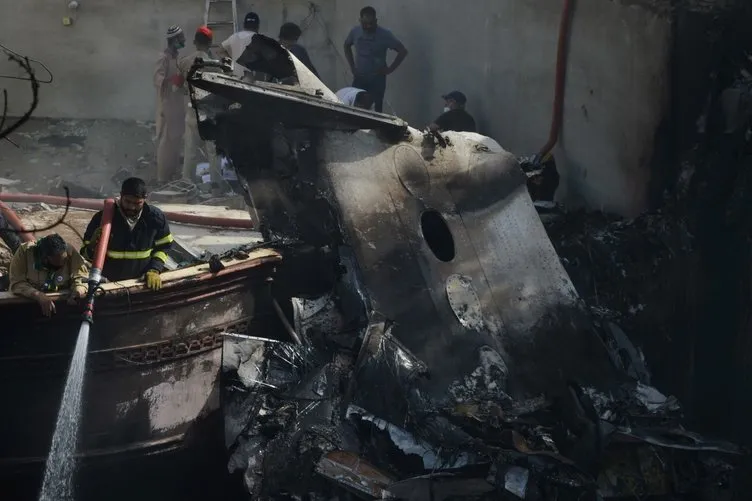 SON DAKİKA HABERİ: Pakistan’da düşen uçaktan sağ kurtuldu! Feci kazayı anlattı: “Duyduğum tek şey çığlıklardı”