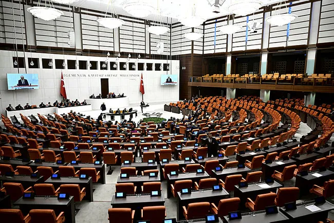 DEM ile birlikte imza atmamışlardı: Parti içinden tepkiler de çığ gibi! CHP'de bildiri çatlağı...