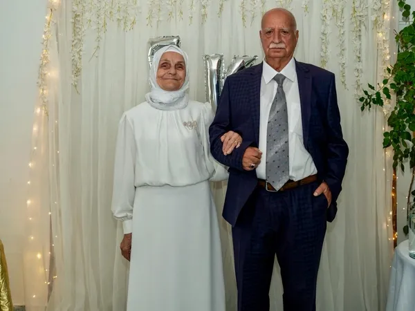huzurevinde-tanisan-cift-dunya-evine-girdi-1777115584859.jpg