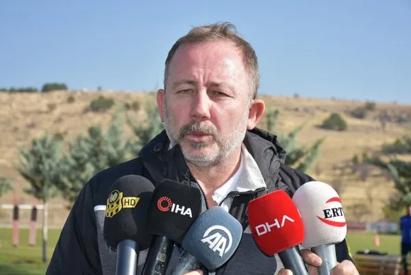 Sergen Yalçın'dan kendisini oyundan atan hakem Halis Özkahya için sert sözler