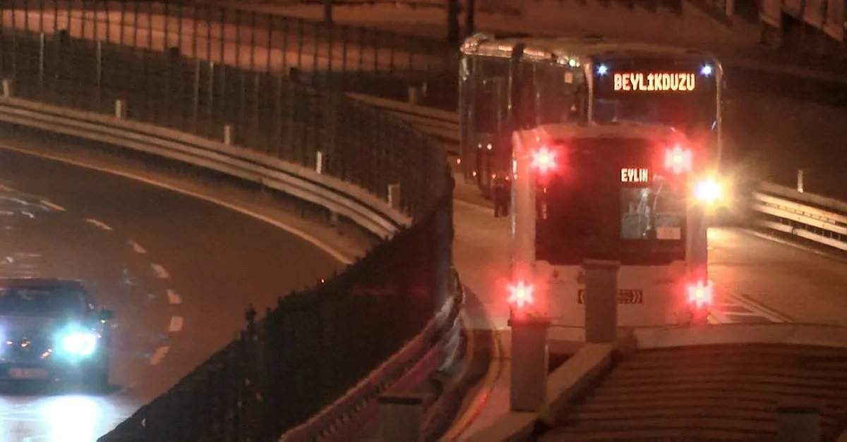 İstanbul'da feci olay! Metrobüs şoförüne metrobüs çarptı: Hayatını kaybetti