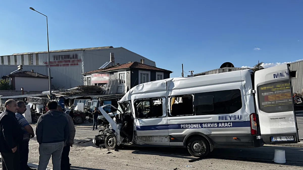 Kayseri'de feci kaza! Kamyon ile işçi servisi çarpıştı: Çok sayıda yaralı var
